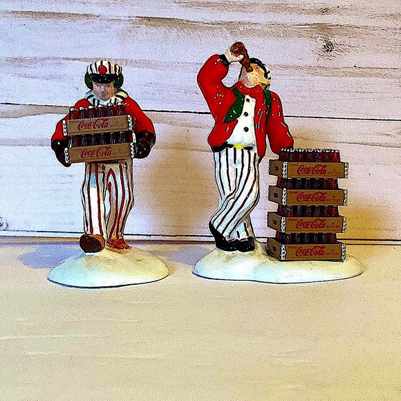 DEPARTMENT 56 - Original Snow Village - Coca-Cola Brand Delivery Men - Picture 1 of 5